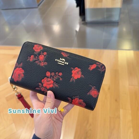 NWT Coach Long Zip Around Wallet With Floral Print CCL36 Black/Red - Picture 1 of 11